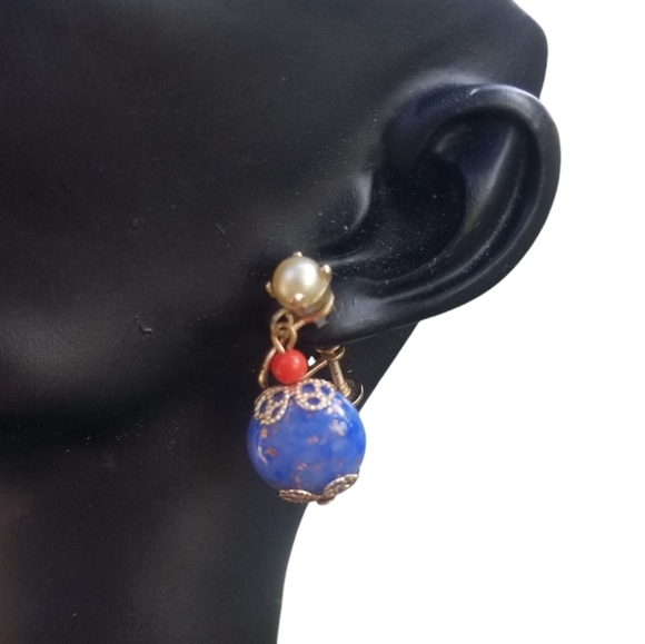BARCLAY VINTAGE 1950s FAUX LAPIS LAZULI & PEARL DROP SCREW BACK STYLE EARRINGS - Picture 3 of 6